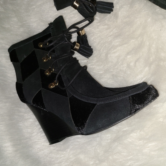 Mark Size 6 Black Wedge Booties - Picture 4 of 8